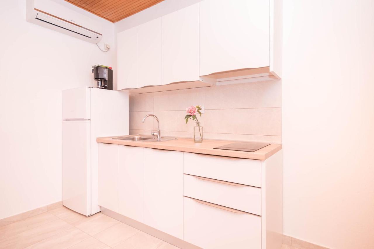 Salis Apartman Pag Town